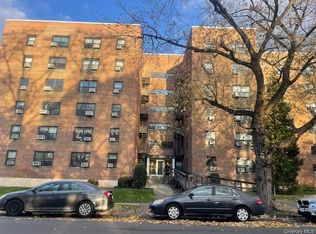 73-73 255th St #1C, Rosedale, NY 11422