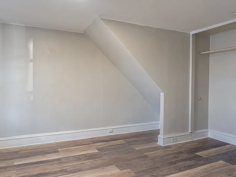 540 Front St — Photo 2