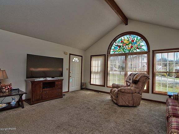 3rd image of 106 Emerald Dr