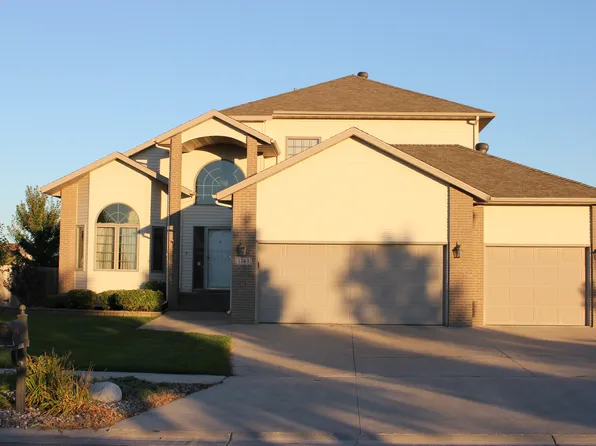 1743 6th St E, West Fargo, ND 58078