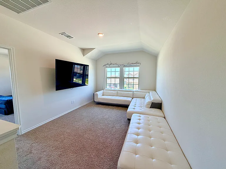 816 Country Rd — Photo 12