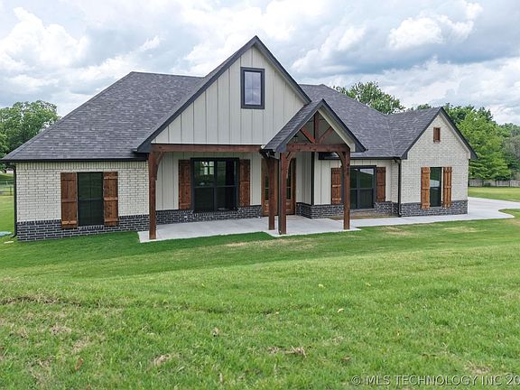 3rd image of 408 S Tall Chief Ave