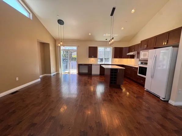 21292 123rd Ave, Maple Ridge, BC V2X 4B6