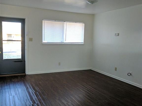 5th image of 121 Westview Ln