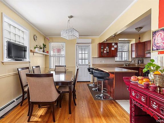 5th image of 6114 Main St