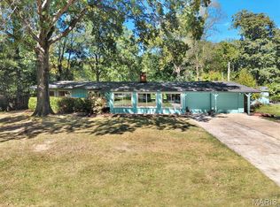 161 Horseshoe Dr, Saint Louis, MO 63122