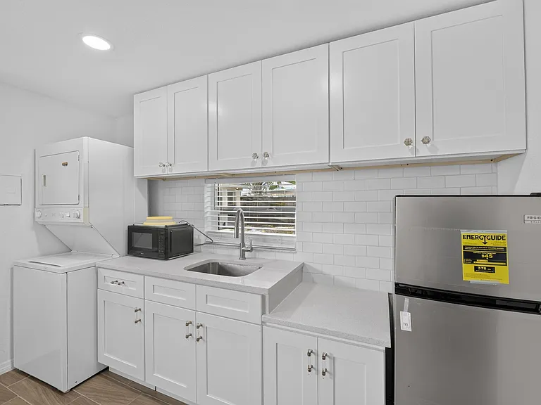 1005 E Flora St — Photo 40