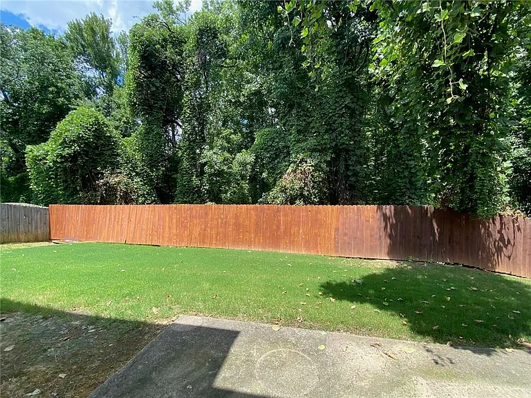 2146 Peach Shoals Cir — Photo 40
