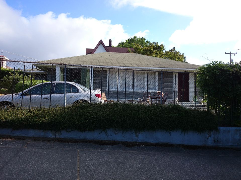 2nd image of 1916 E Pine St