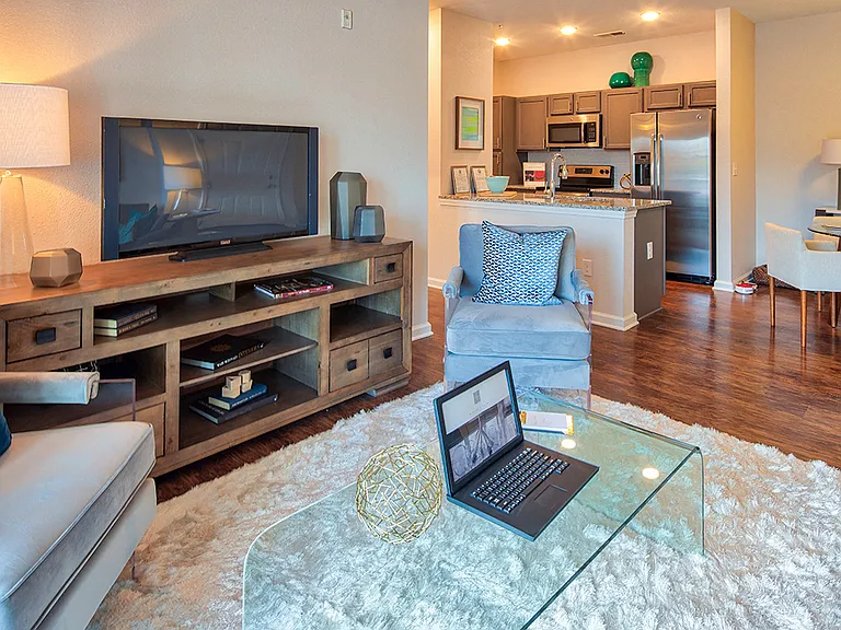 Airy 9-foot Ceilings