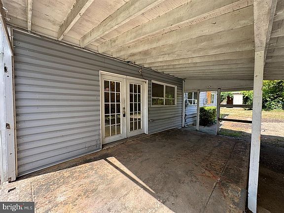 4th image of 41 Railroad Ave