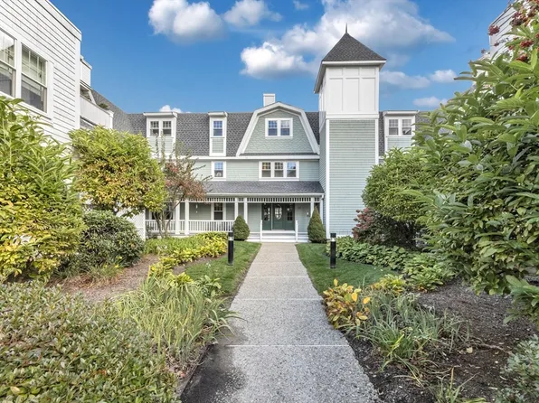 37 Hastings St APT 201, West Roxbury, MA 02132