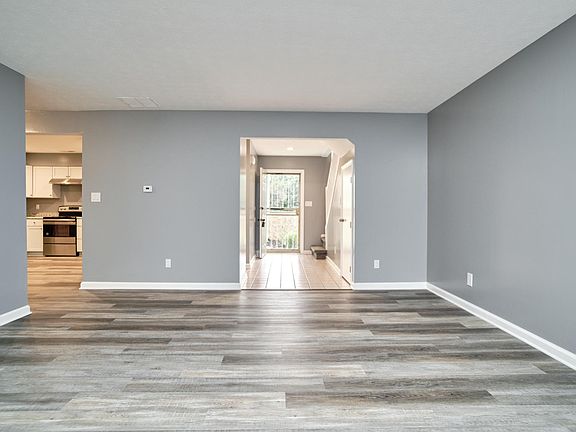 4th image of 9746 Lakeshore Dr E