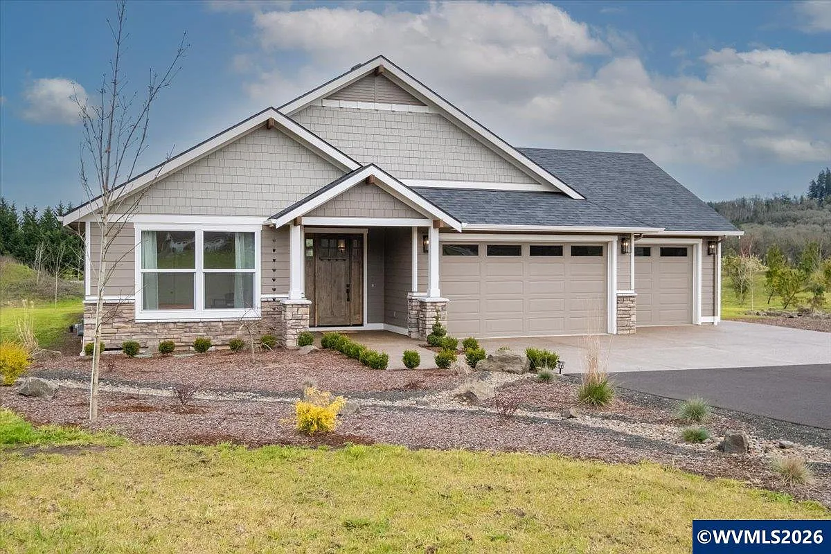 360 NW Earliblue Dr photo 1