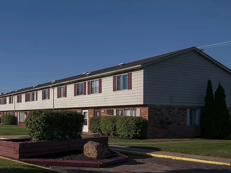 Cassady Village Apartments — Photo 2