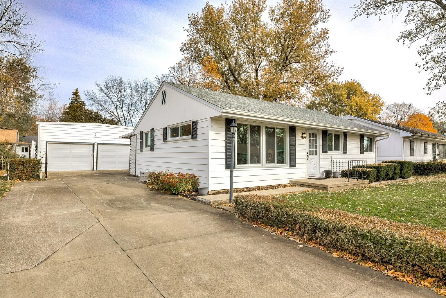 1029 Englewood Dr photo 1