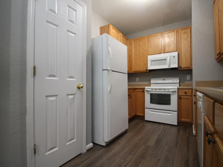 394 Brookview Dr — Photo 20