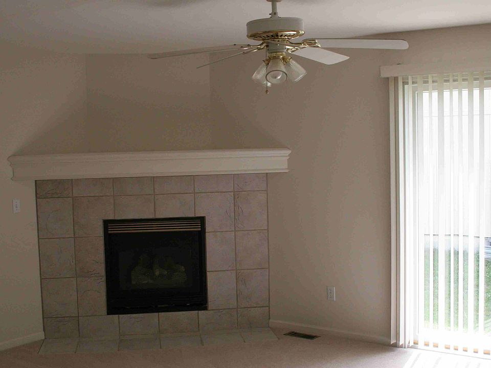 2nd image of 904 N Elm St #904