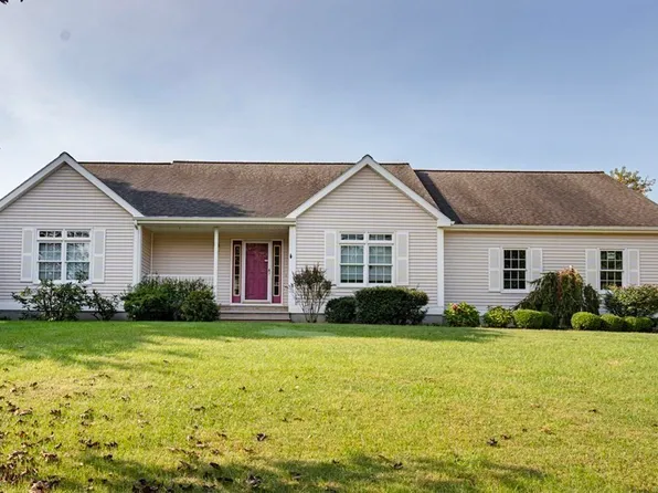 25 Broad Cove St, Somerset, MA 02726