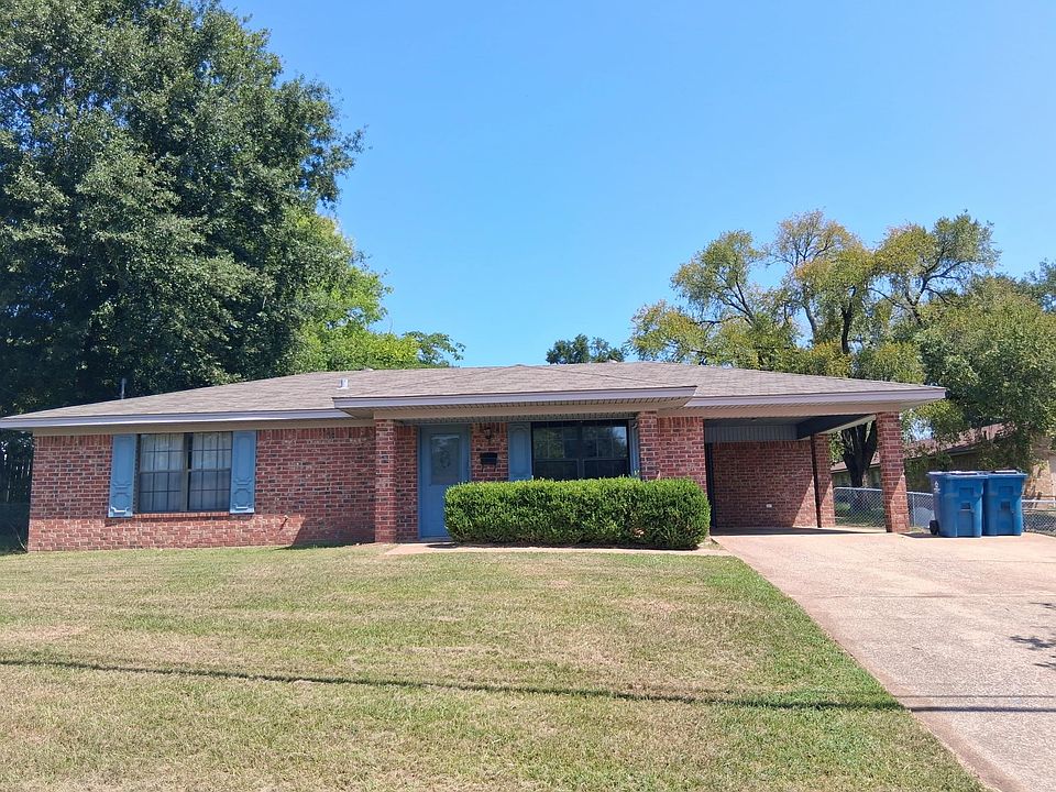 1st image of 1302 Richardson Dr