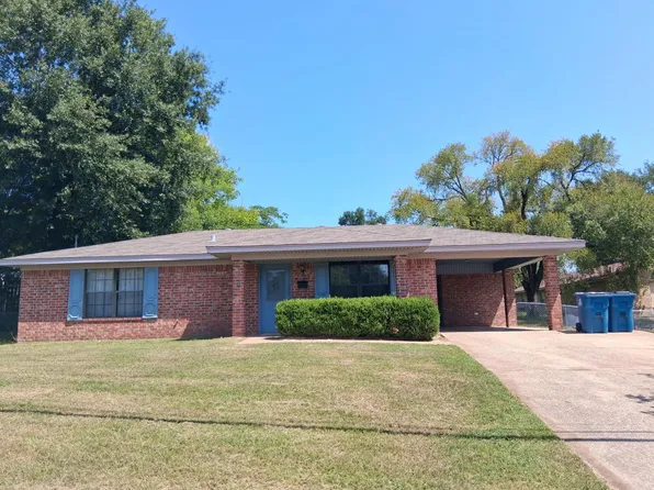 1302 Richardson Dr, Henderson, TX 75654