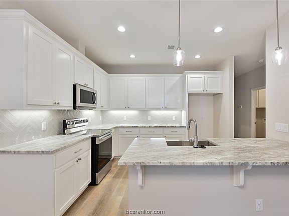 3rd image of 1745 Summit Crossing Ln