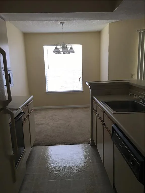 1 bed, 1.0 bath, 673 sqft, $1,200 — Photo 2
