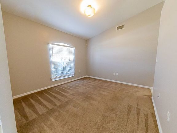 3rd image of 440 Savanna Pointe St