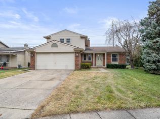 47447 Royal Rd, Macomb, MI 48044