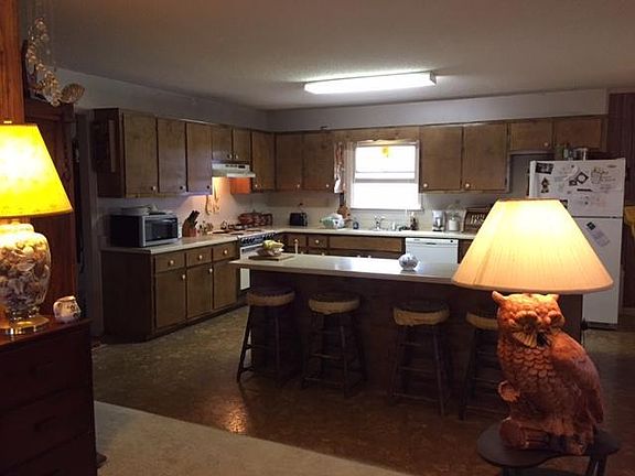 5th image of 423 Camelia Dr