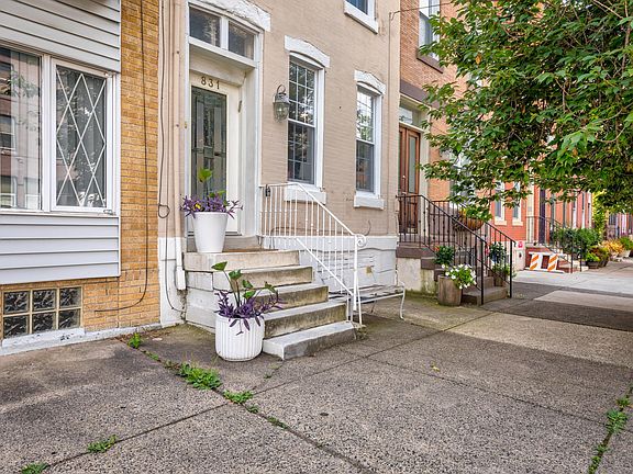 2nd image of 831 Corinthian Ave