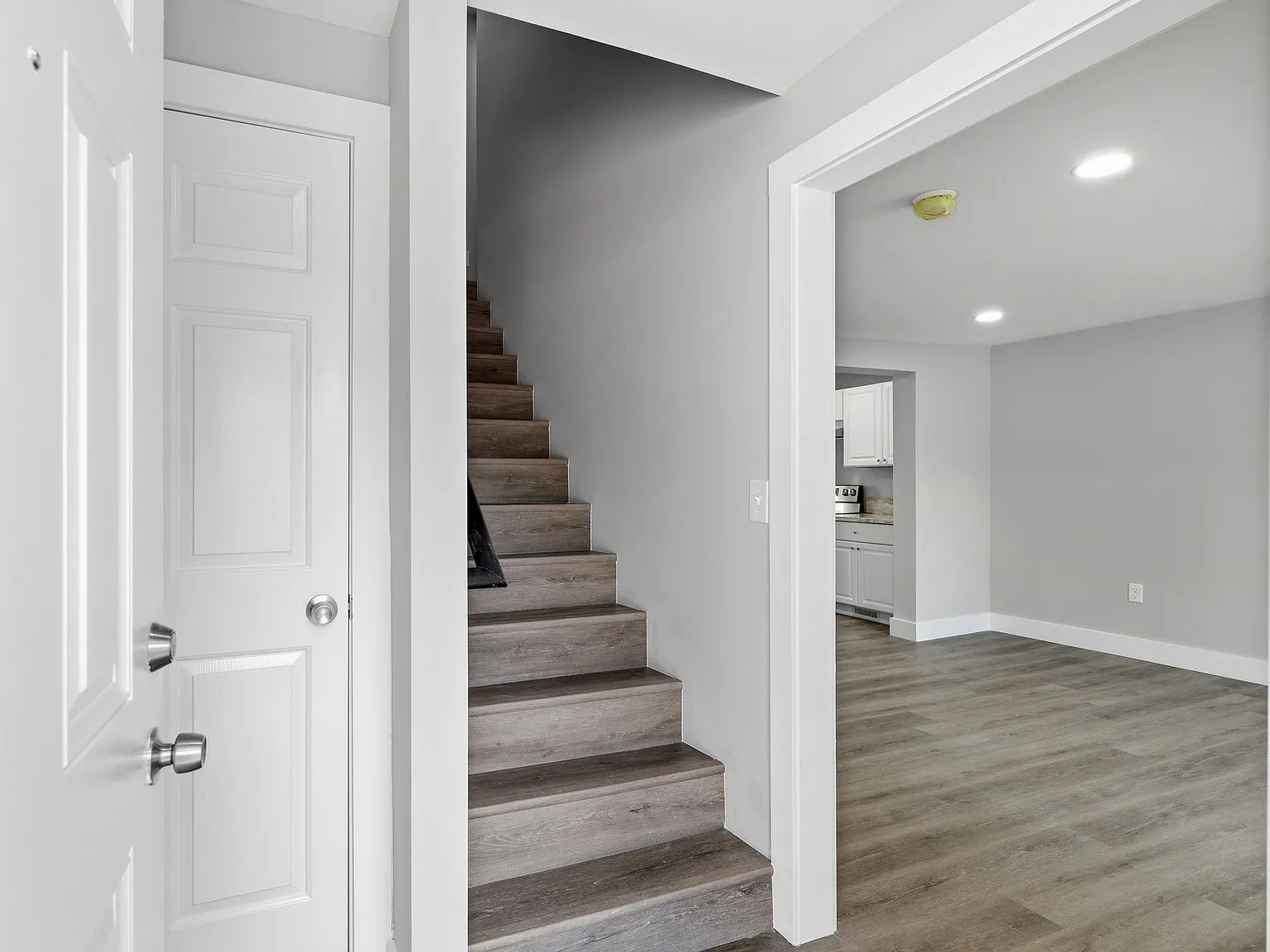 2 bed, 900 sqft, $1,675 — Photo 4