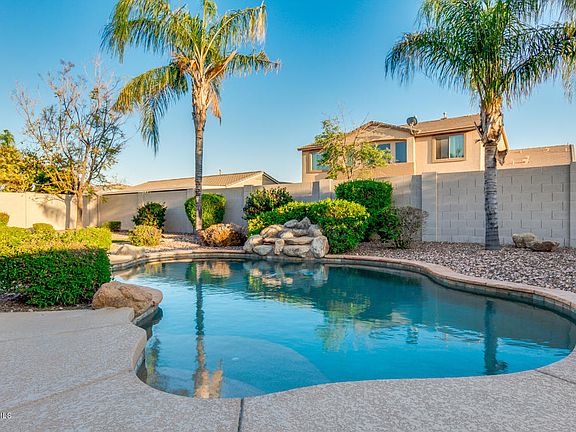 4th image of 3115 E Mead Dr