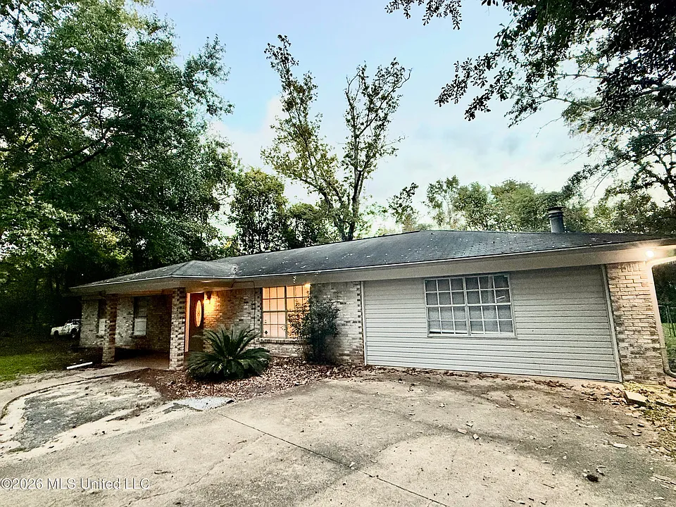 7402 Joy Dr