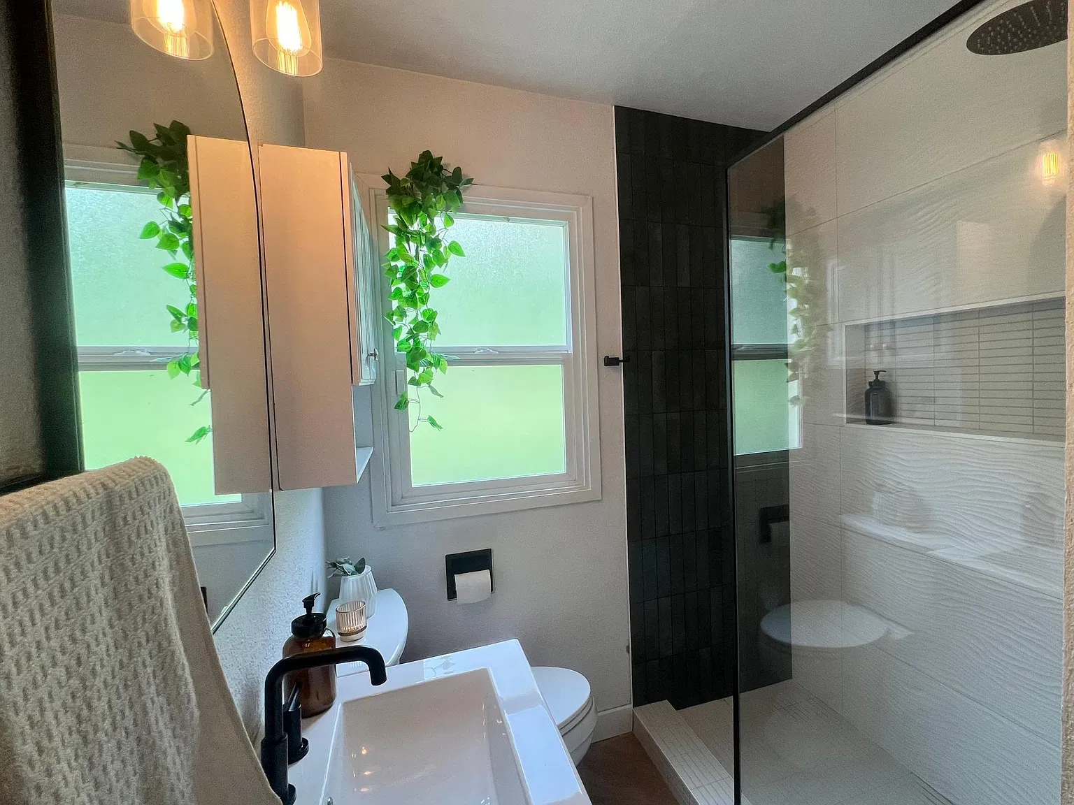 3 bed, 1242 sqft, $2,400 — Photo 4