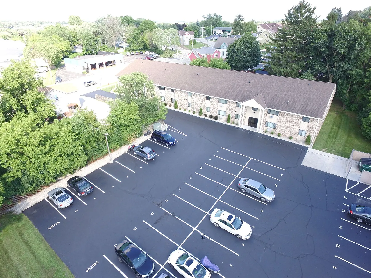 Applecrest Apartments — Photo 2
