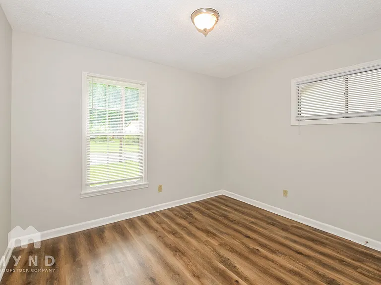 2593 Courtney Dr — Photo 16