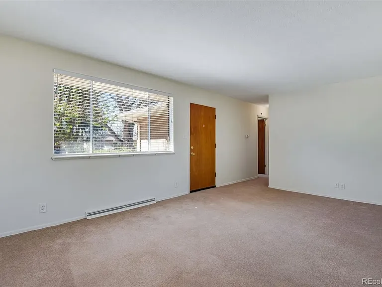 1628 S Locust St — Photo 5