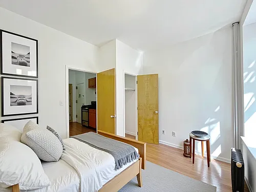 330 E 15th St #2F Photo 1