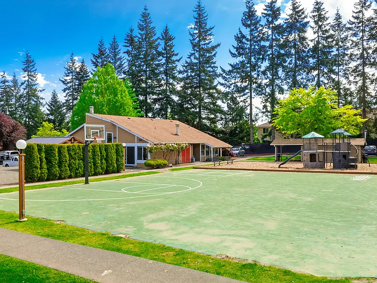 Hillcrest Estates — Photo 34