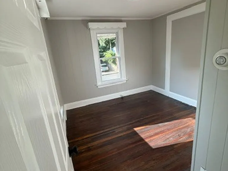 82 Bartholomew St — Photo 10