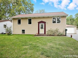 453 Willow Rd, Wauconda, IL 60084