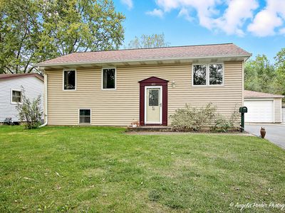 453 Willow Rd, Wauconda, IL, 60084