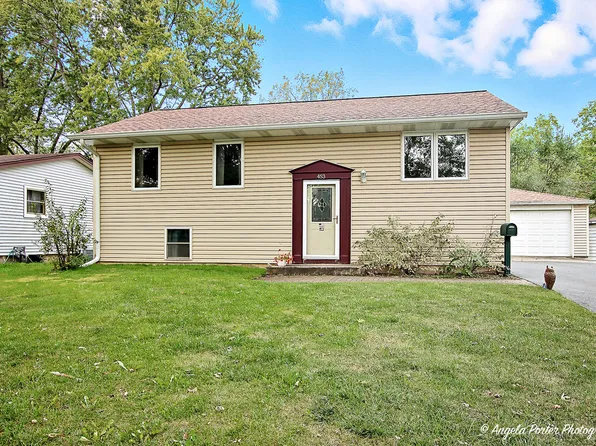 453 Willow Rd, Wauconda, IL 60084