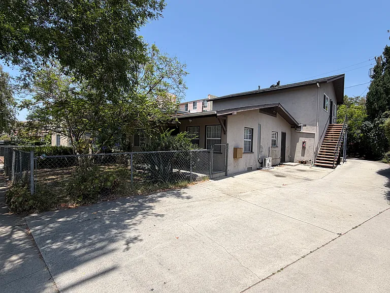 2033 Yosemite Dr — Photo 8