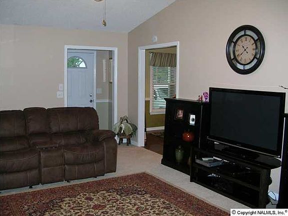 4th image of 105 Colonial Dr