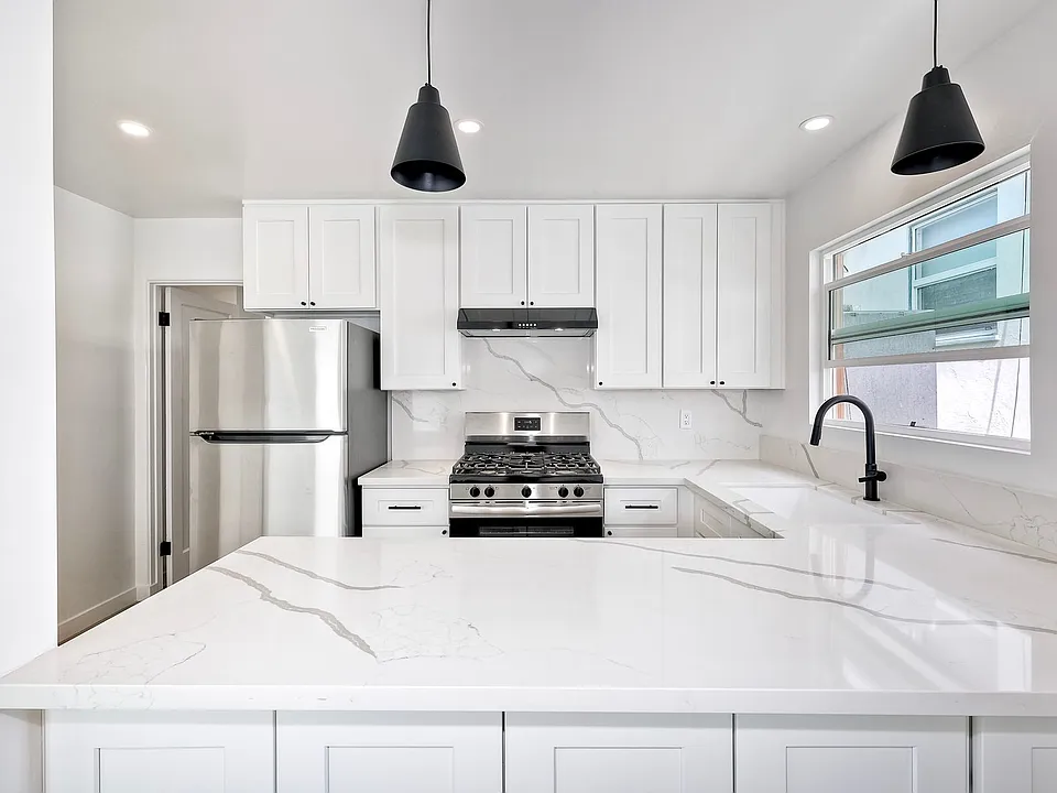 5012-20 Santa Monica Ave #5012