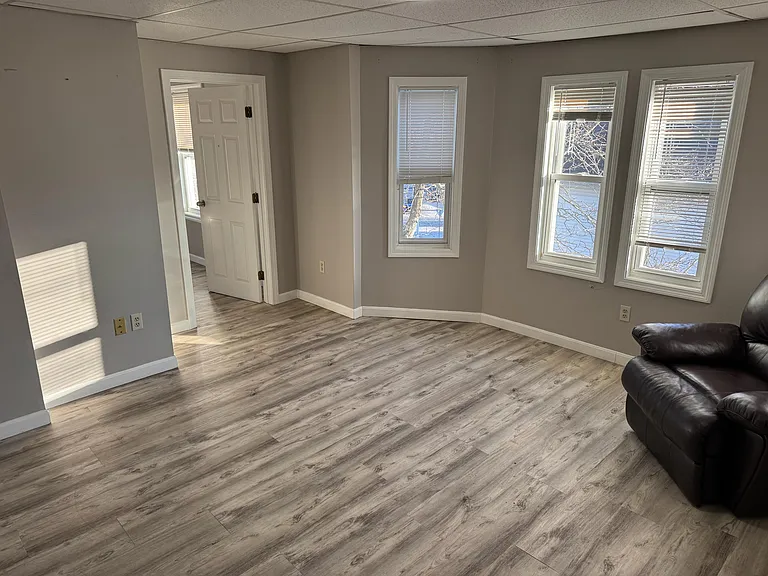 30-32 Margin St #2 — Photo 14