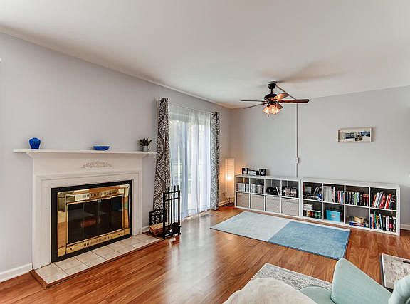 3rd image of 3S141 Briarwood Dr
