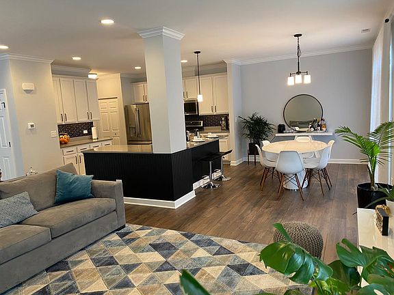 Open Room Concept : Living + Dining + Kitchen